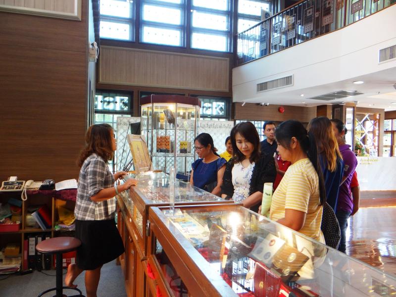 นักศึกษาจากแผนกวิชาการท่องเที่ยวและการโรงแรม  ภาควิชาการจัดโปรแกรมนำเที่ยว รุ่นที่ 169  วิทยาลัยสารพัดช่างเชียงใหม่  เข้าเยี่ยมชมและรับฟังบรรยายเกี่ยวกับ วิวัฒนาการเงินตราไทยและเงินตราล้านนา 