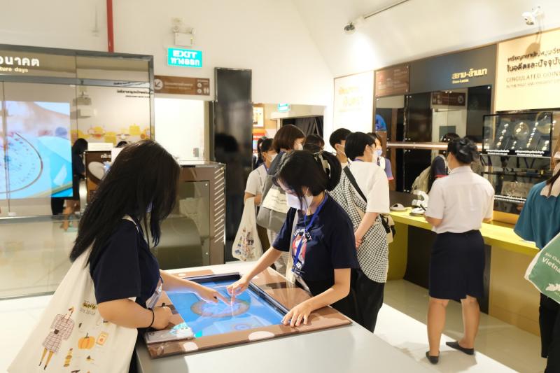 วันจันทร์ที่ ๒๙ สิงหาคม ๒๕๖๕ คณะอาจารย์และนักศึกษาญี่ปุ่น จากสถาบัน มหาวิทยาลัยเชียงใหม่ เข้าเยี่ยมชมพิพิธภัณฑ์ธนารักษ์ จังหวัดเชียงใหม่
