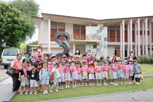 วันอังคารที่ 14 มีนาคม 2566 คณะครูและนักเรียน โรงเรียนอนุบาลดวงแก้ว เข้าเยี่ยมชมพิพิธภัณฑ์ธนารักษ์ จังหวัดเชียงใหม่