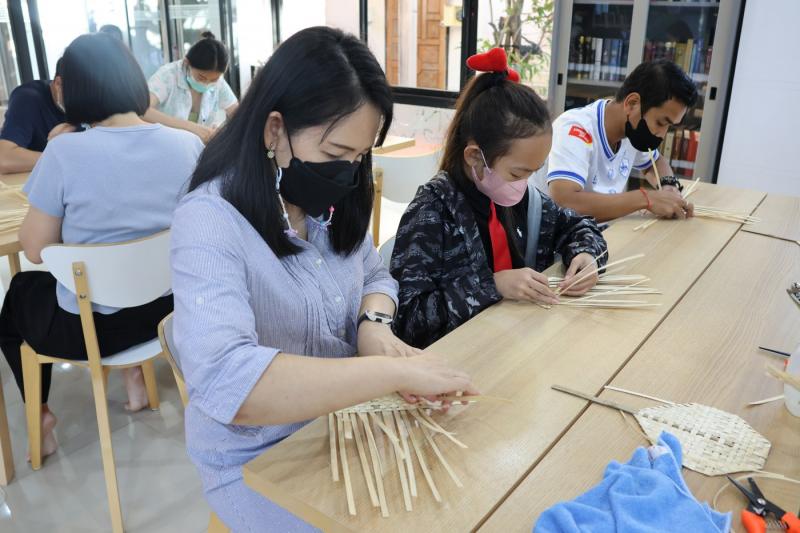 ภาพบรรยากาศนิทรรศการและกิจกรรมพิเศษ “การขัดสานไผ่” (Traditional Bamboo Weaving) ในเทศกาลงานออกแบบเชียงใหม่ (Chiang Mai Design Week) 2023 เมื่อวันที่ 5 ธันวาคม 2566